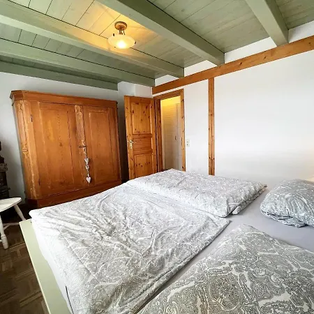 Puppenhaus, Reetdach, Sauna, Kamin, Eingezaeunt, Badewanne, Haustiere Willkommen *