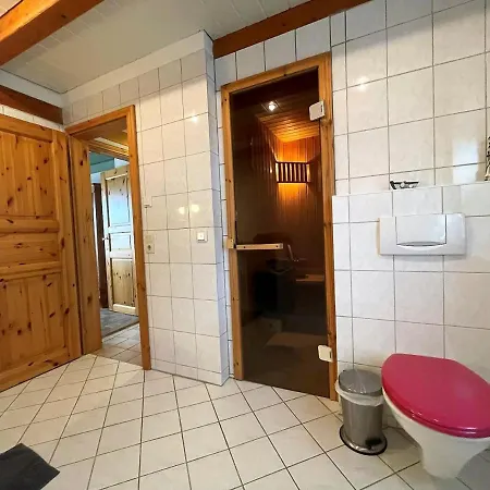 Puppenhaus, Reetdach, Sauna, Kamin, Eingezaeunt, Badewanne, Haustiere Willkommen * Emmelsbüll-Horsbüll