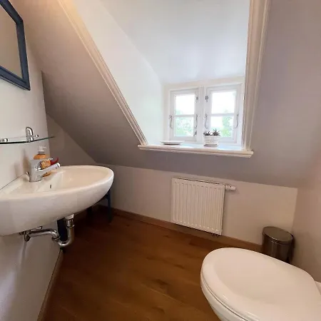 Puppenhaus, Reetdach, Sauna, Kamin, Eingezaeunt, Badewanne, Haustiere Willkommen * Emmelsbüll-Horsbüll